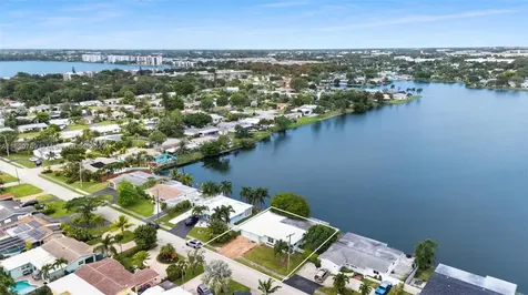 1733 NW 39th Street Oakland Park FL 33309