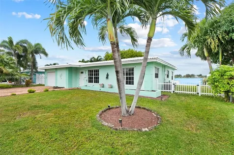 1733 NW 39th Street Oakland Park FL 33309