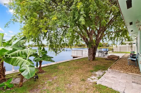1733 NW 39th Street Oakland Park FL 33309