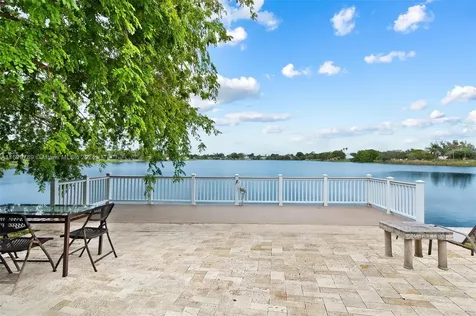 1733 NW 39th Street Oakland Park FL 33309