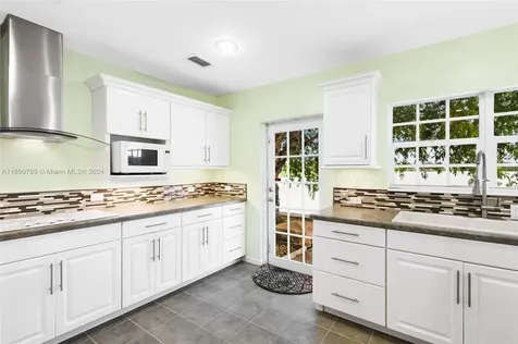 1733 NW 39th Street Oakland Park FL 33309