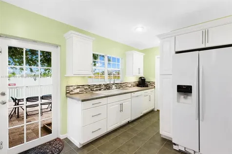 1733 NW 39th Street Oakland Park FL 33309