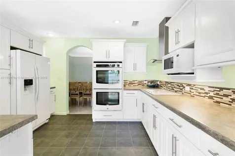1733 NW 39th Street Oakland Park FL 33309