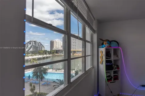 905 Brickell Bay Drive Miami FL 33131
