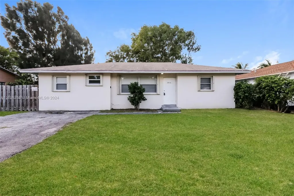 1851 NE 2nd Lane Boynton Beach FL 33435