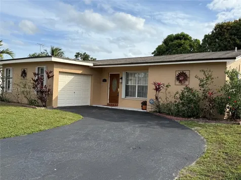 8510 NW 3rd Street Pembroke Pines FL 33024