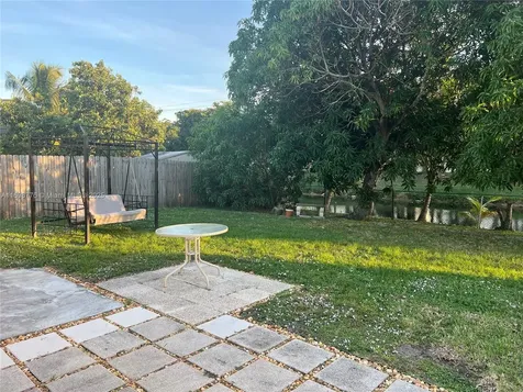8510 NW 3rd Street Pembroke Pines FL 33024