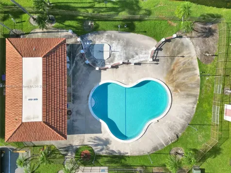 1104 N Hiatus Road Pembroke Pines FL 33026