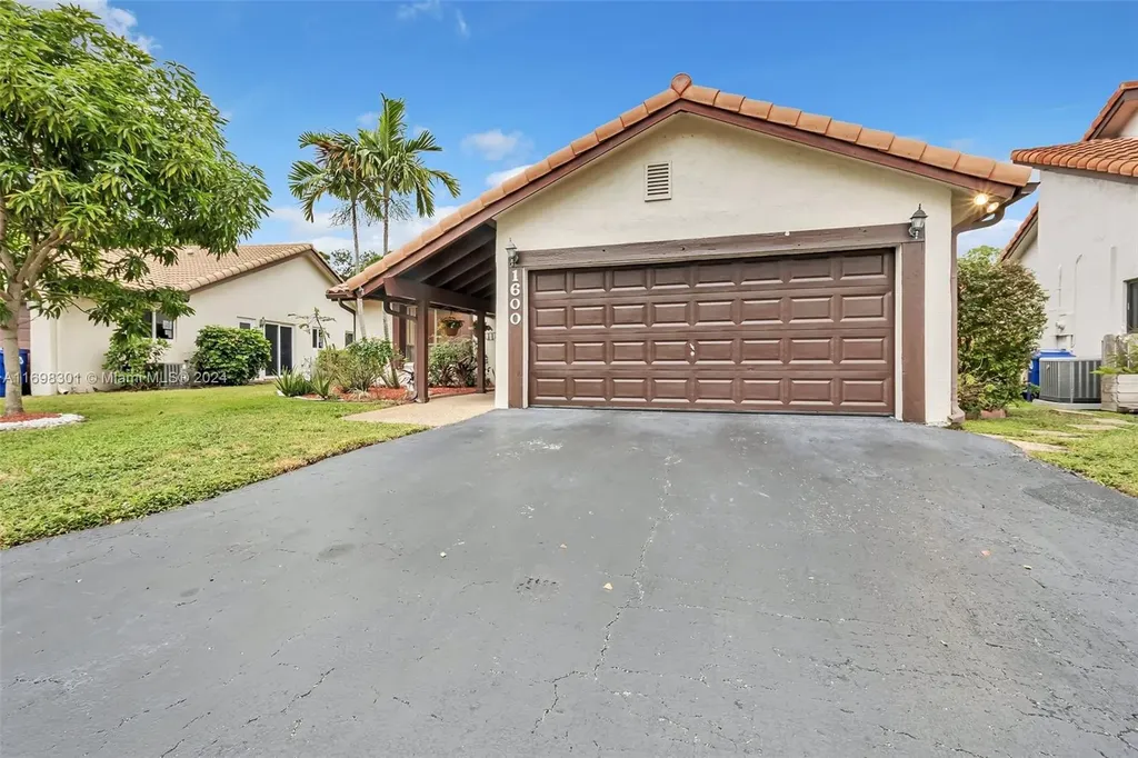 1600 Riverwood Lane Coral Springs FL 33071