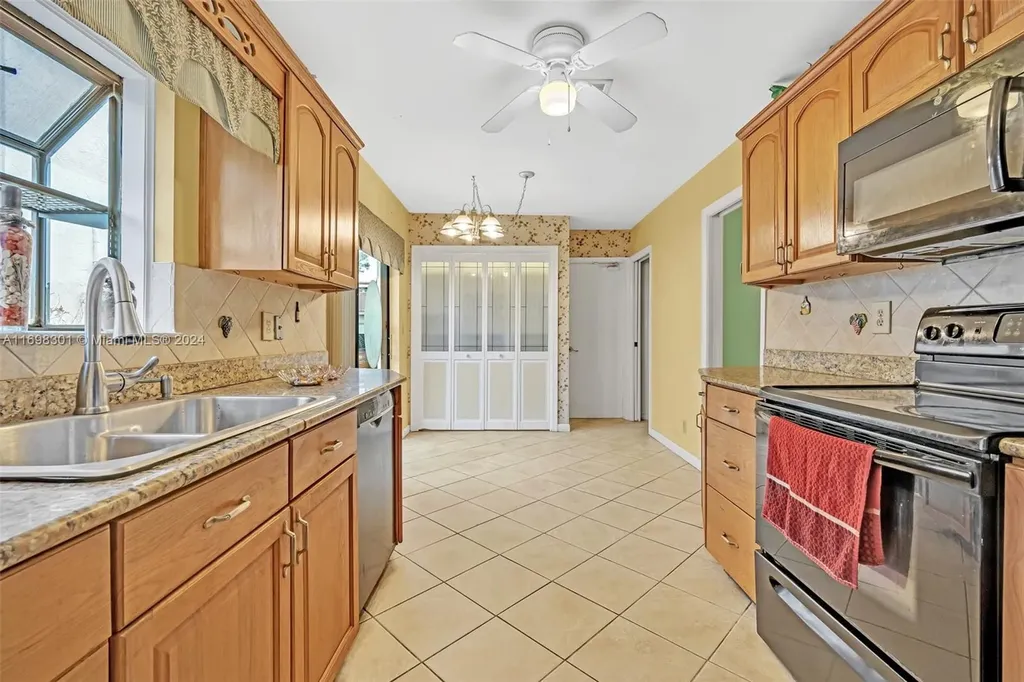 1600 Riverwood Lane Coral Springs FL 33071