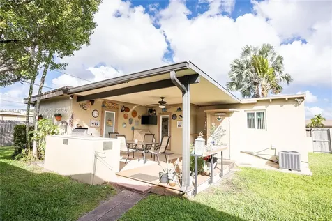 4220 SW 101st Avenue Miami FL 33165