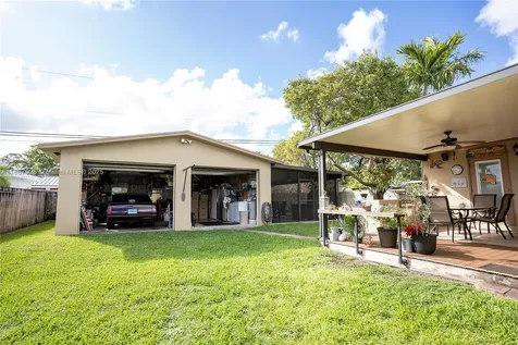 4220 SW 101st Avenue Miami FL 33165