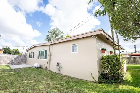4220 SW 101st Avenue Miami FL 33165