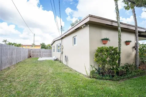 4220 SW 101st Avenue Miami FL 33165