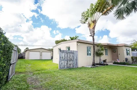 4220 SW 101st Avenue Miami FL 33165