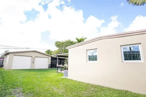 4220 SW 101st Avenue Miami FL 33165