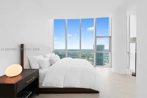851 NE 1st Avenue Miami FL 33132