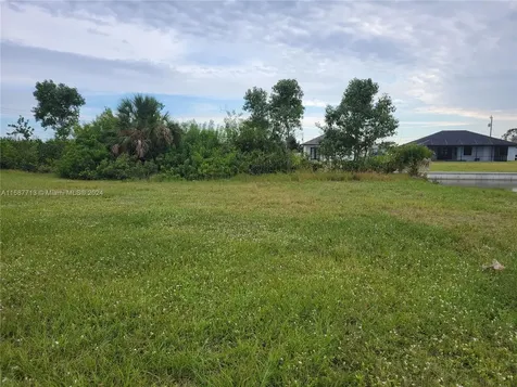 722 NE 12th Street Cape Coral FL 33909
