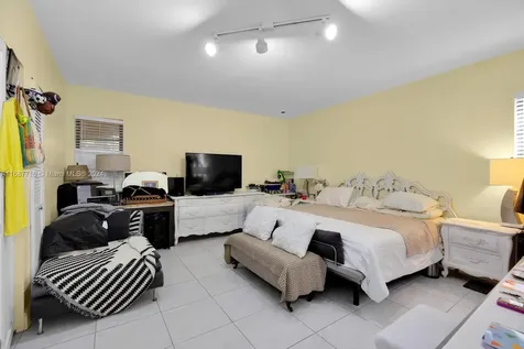 471 SE 6th Street Hialeah FL 33010