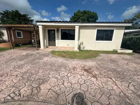 625 W 35th Street Hialeah FL 33012