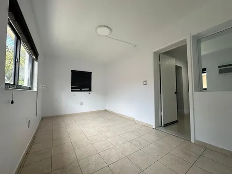 625 W 35th Street Hialeah FL 33012