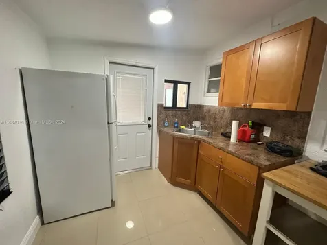 625 W 35th Street Hialeah FL 33012