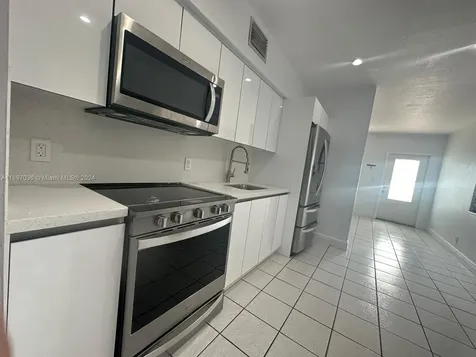 625 W 35th Street Hialeah FL 33012