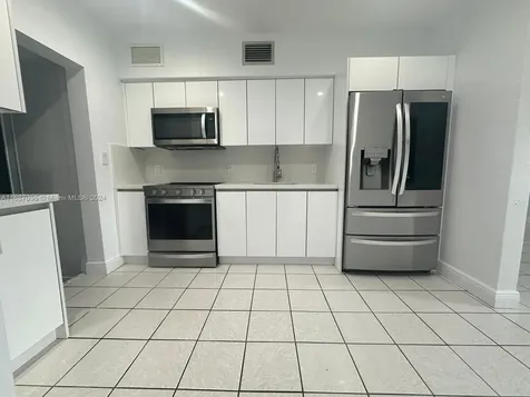 625 W 35th Street Hialeah FL 33012