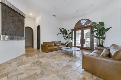 425 NW 119th Avenue Miami FL 33182