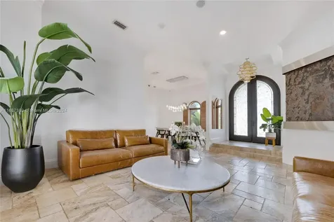 425 NW 119th Avenue Miami FL 33182