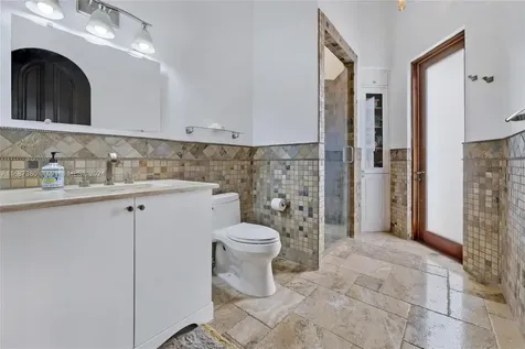 425 NW 119th Avenue Miami FL 33182