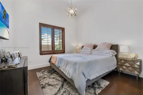 425 NW 119th Avenue Miami FL 33182