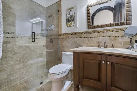 425 NW 119th Avenue Miami FL 33182