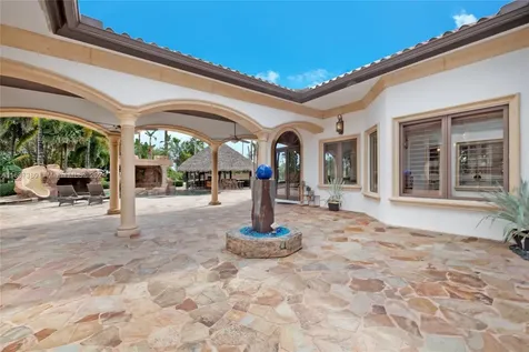 425 NW 119th Avenue Miami FL 33182