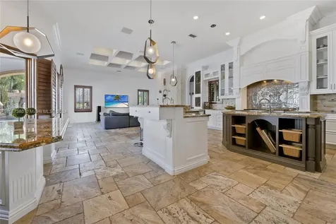425 NW 119th Avenue Miami FL 33182