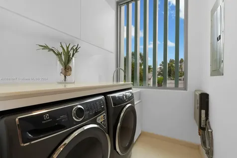 3560 Crystal View Court Miami FL 33133