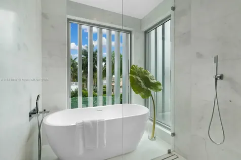 3560 Crystal View Court Miami FL 33133