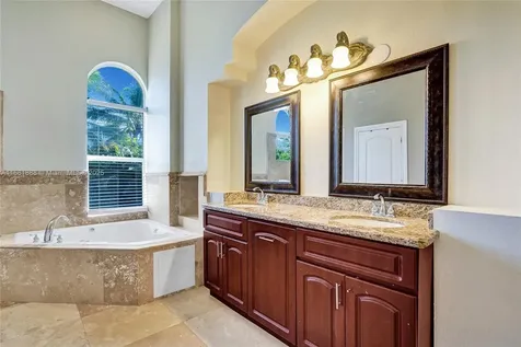 1640 NW 115th Terrace Plantation FL 33323