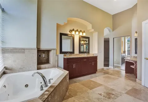1640 NW 115th Terrace Plantation FL 33323