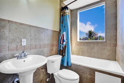 1640 NW 115th Terrace Plantation FL 33323