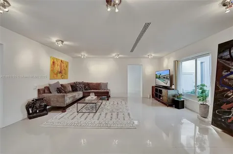 1139 Washington Street Hollywood FL 33019