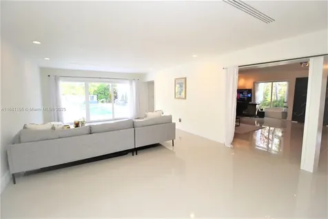 1139 Washington Street Hollywood FL 33019