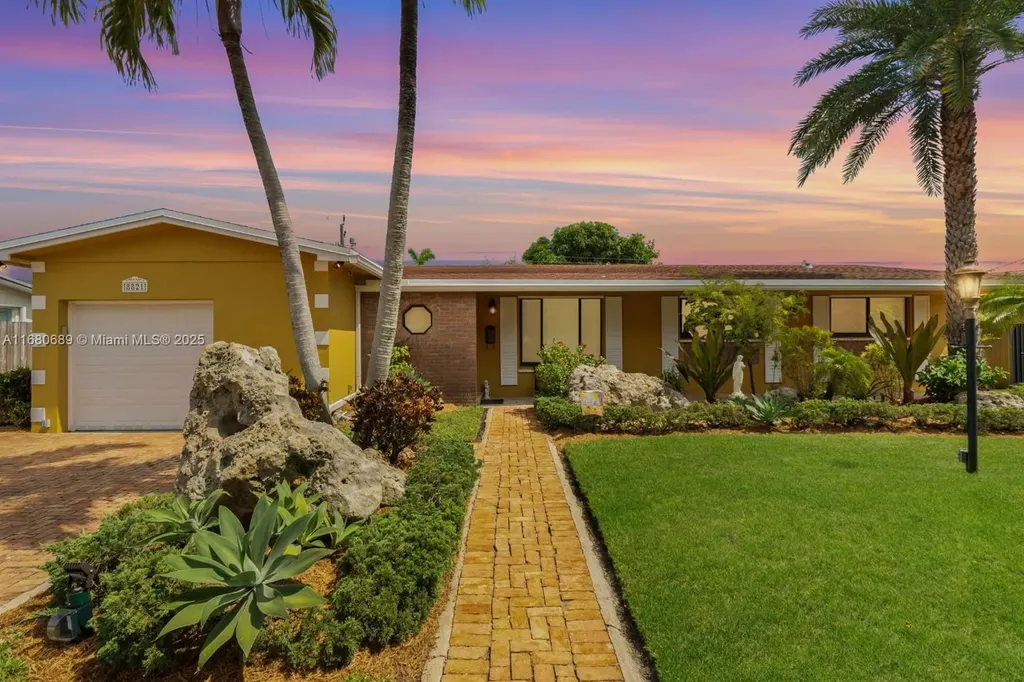 8821 SW 51st Street Miami FL 33165