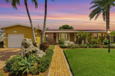 8821 SW 51st Street Miami FL 33165