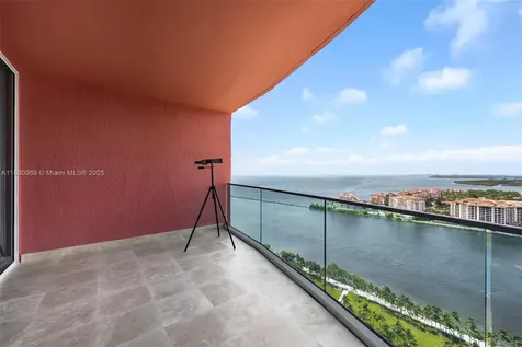 300 S Pointe Drive Miami Beach FL 33139