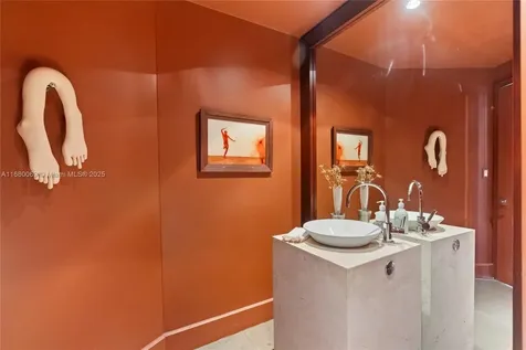 300 S Pointe Drive Miami Beach FL 33139