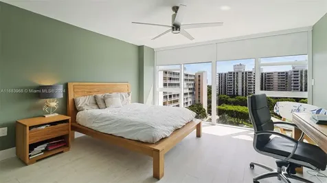 881 Ocean Drive Key Biscayne FL 33149