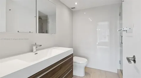 881 Ocean Drive Key Biscayne FL 33149