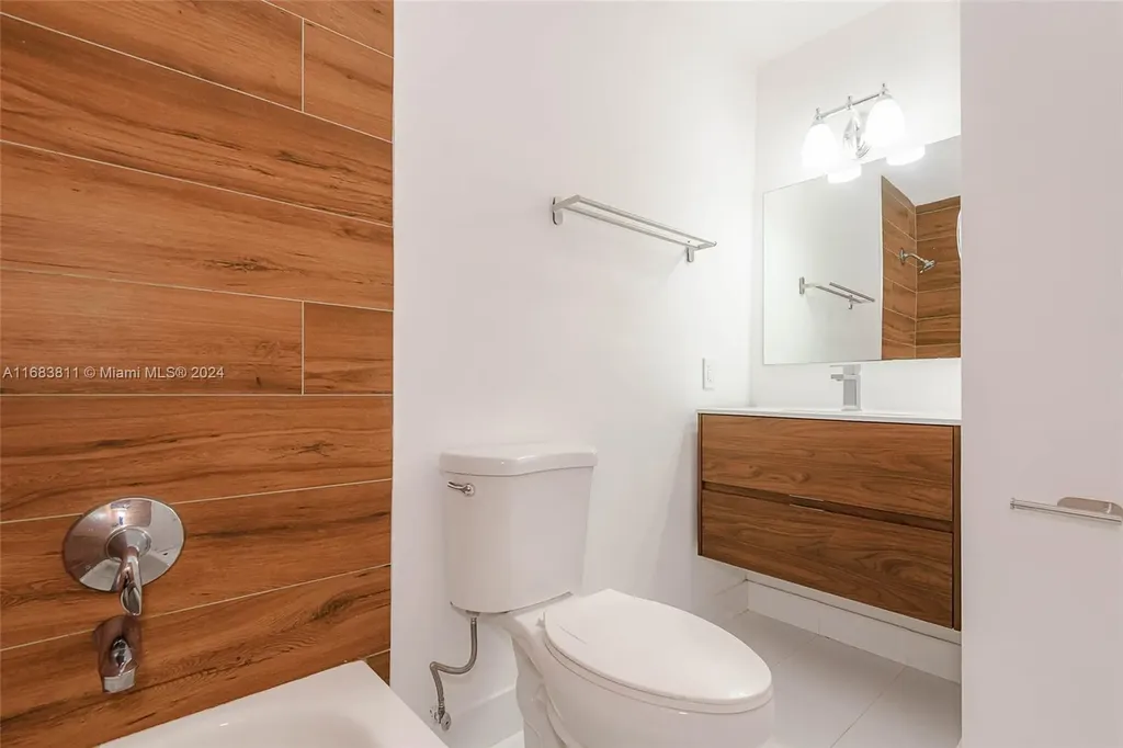 484 W Royal Palm Road Boca Raton FL 33432