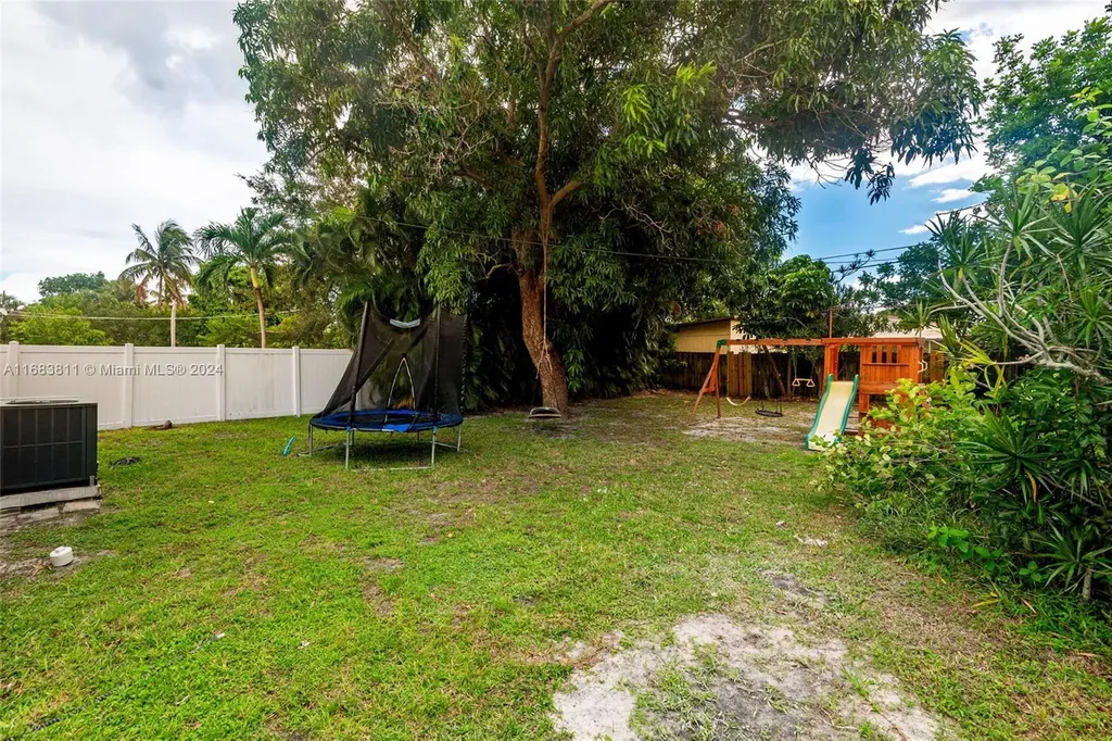 484 W Royal Palm Road Boca Raton FL 33432